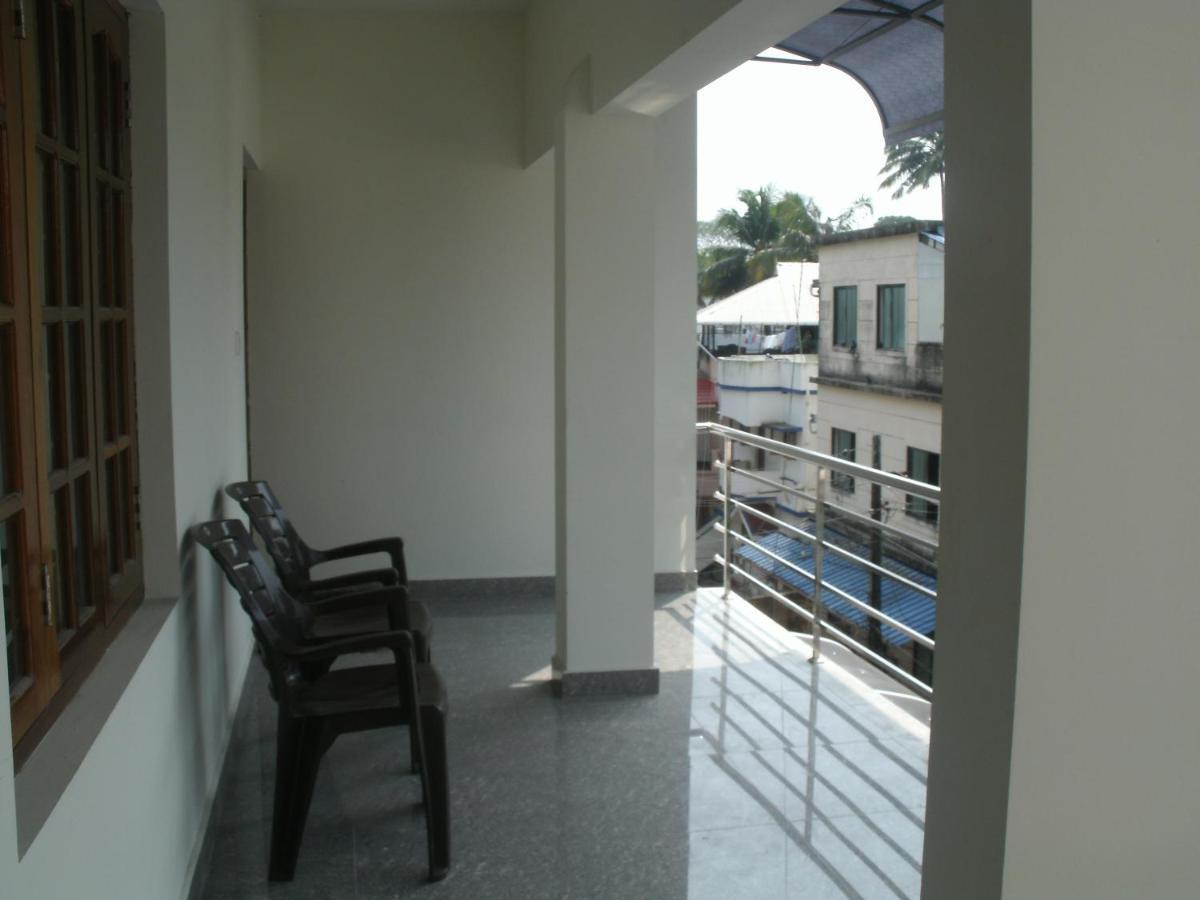 Jacaranda Holiday Home Kochi Exterior photo
